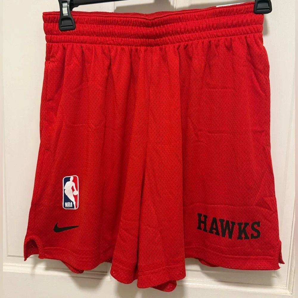 NWT NBA Nike Men’s L Red Atlanta Hawks Basketball Shorts